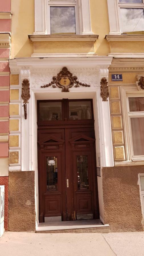 Vienna Smile Apartment Schoenbrunn ภายนอก รูปภาพ
